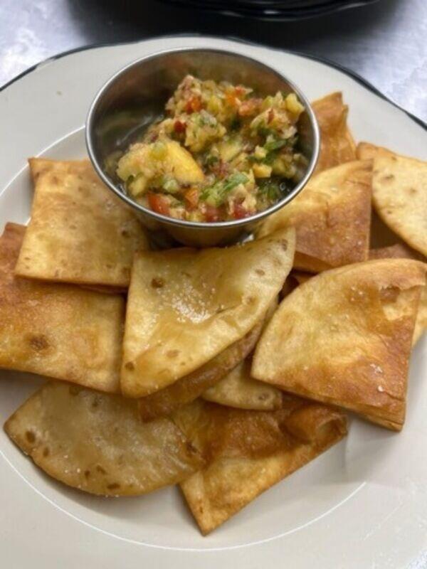 CHIPS WITH PEACH PICO